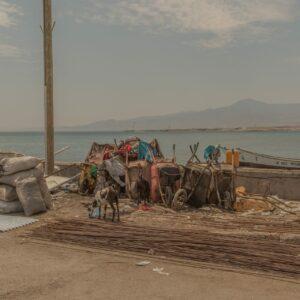 Il s'agit d'une œuvre d'art réalisée par le photographe Thibaut de Rohan Chabot. Cette photographie d'art a été prise à Djibouti proche du golfe d'Aden.