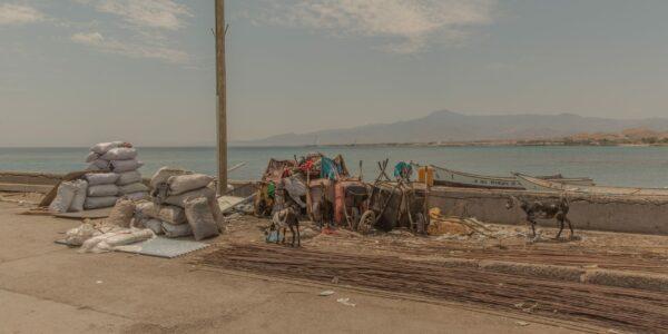 Il s'agit d'une œuvre d'art réalisée par le photographe Thibaut de Rohan Chabot. Cette photographie d'art a été prise à Djibouti proche du golfe d'Aden.