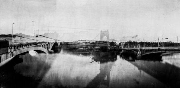 Photographie de la ville de Lyon, sur laquelle on peut admirer trois ponts. Oeuvre disponible en ligne à l'achat sur le site internet de Paragone Concept