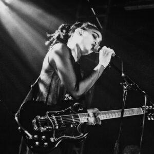 Photo par Eric Meurice, en vente chez Paragone Concept. Art pour les entreprises. Photos de concert