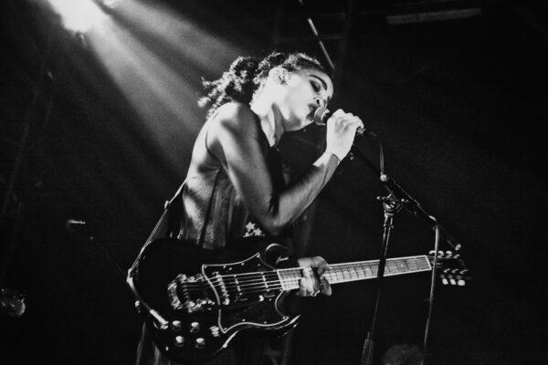 Photo par Eric Meurice, en vente chez Paragone Concept. Art pour les entreprises. Photos de concert