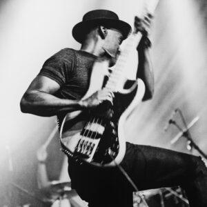 Marcus Miller photographié par l'artiste Eric Meurice alias Moricio. Vendu sur le site de Paragone Concept.